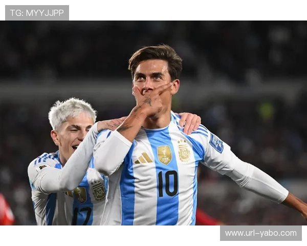 德罗西与迪巴拉赛前拥抱，情感复杂